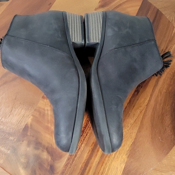 Clarks Collection Women's Black Leather Ankle Boots Size 7.5 Comfy Western Boho - Picture 9 of 14